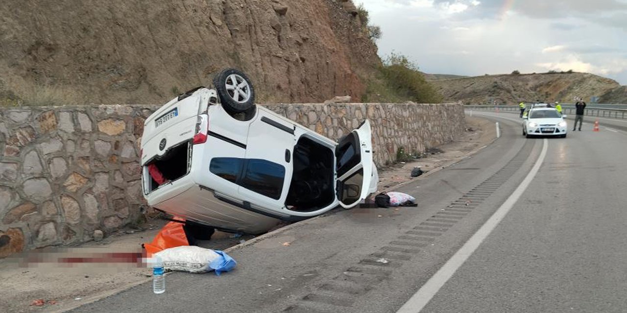 Hafif ticari araç devrildi: 1 ölü, 2 yaralı