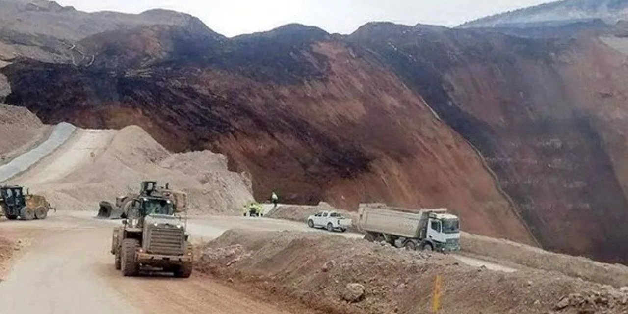 Erzincan Valisi Aydoğdu, İliç'teki maden ocağında kontrollü toprak indirildiğini açıkladı