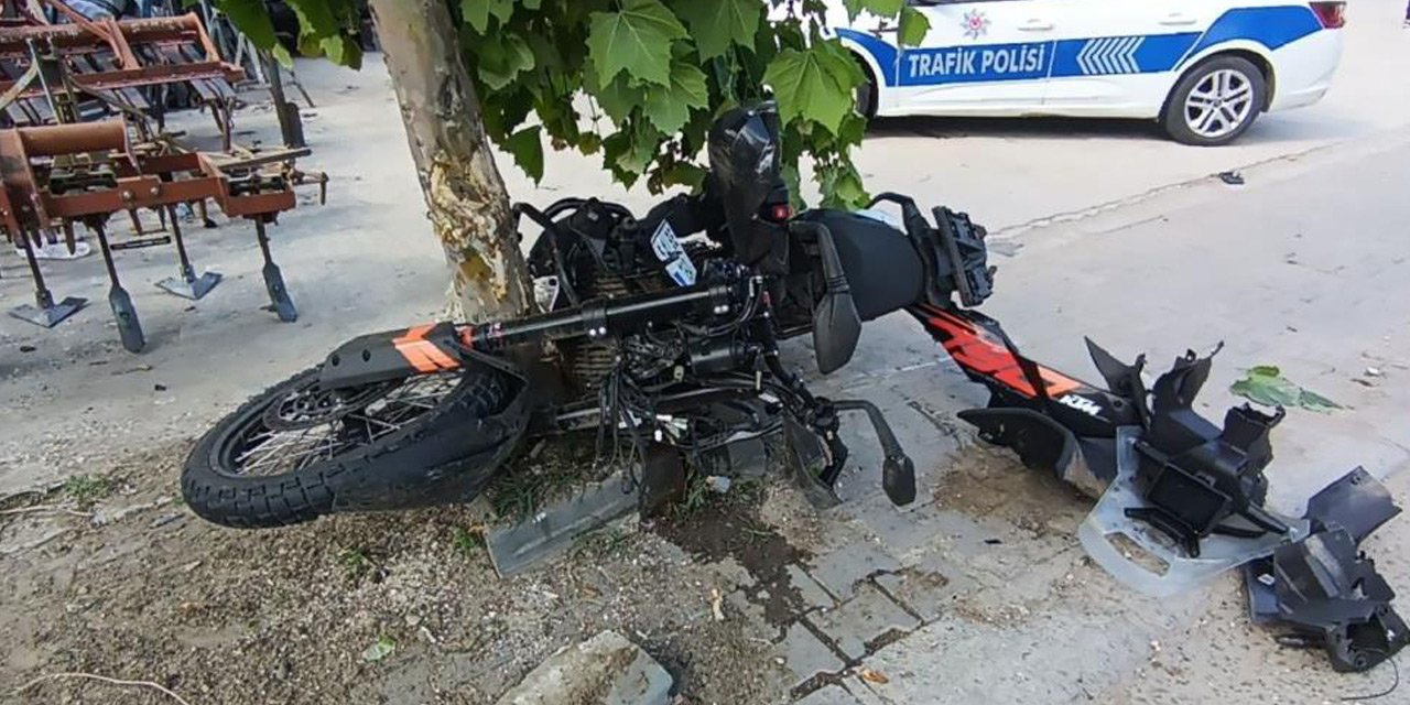 Kontrolden çıktı, ağaca çarptı: Motosiklet sürücüsü hayatını kaybetti