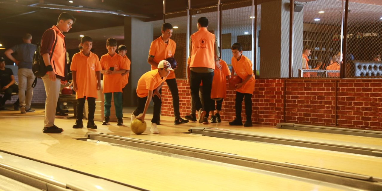 Konya’da tarım işçilerinin çocukları bowling oynadı