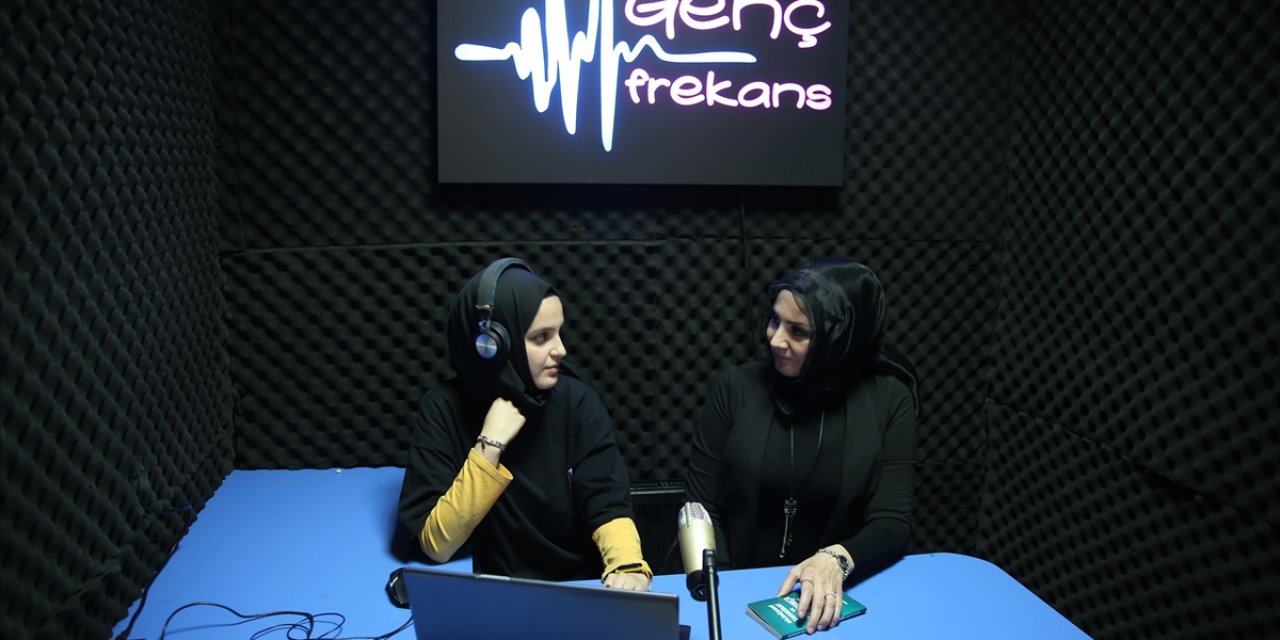 Konya’da liseli gençler, kurulan okul radyosunda kendilerini geliştiriyor