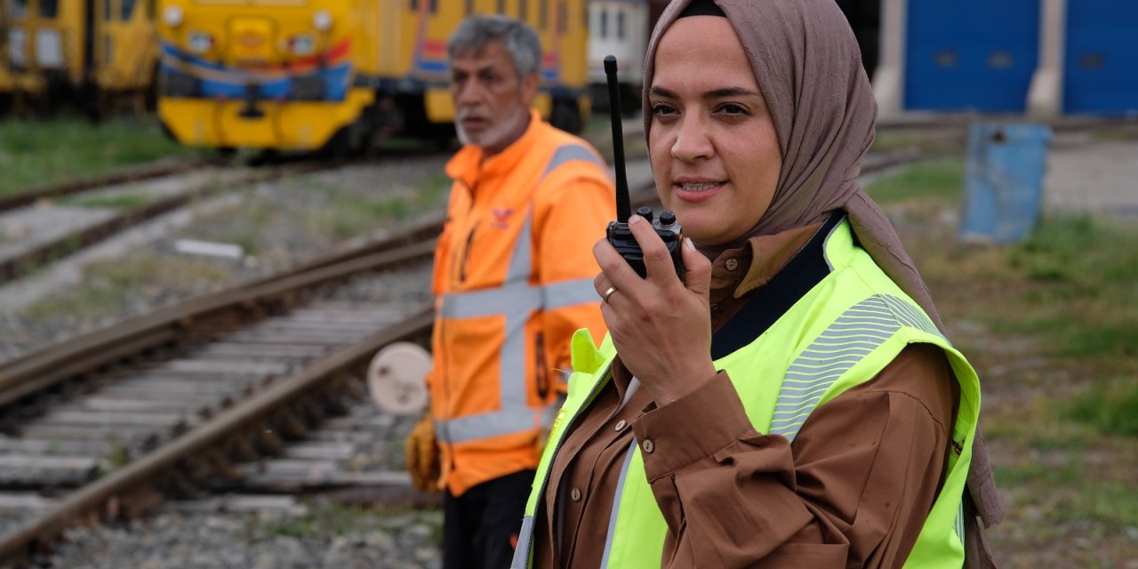 Demir yollarının çavuşu! Tren seferlerinin güvenli yapılmasını sağlıyor