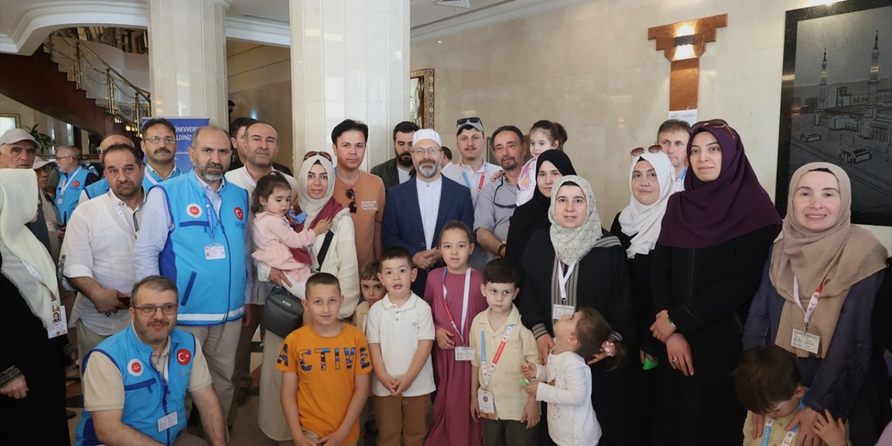 Ali Erbaş Medine'de Türk hacı adaylarıyla bir araya geldi