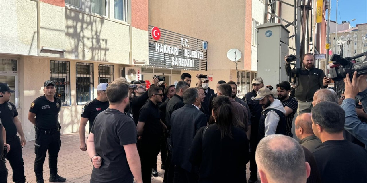 Hakkari Belediye Başkanı Mehmet Sıddık Akış gözaltına alındı