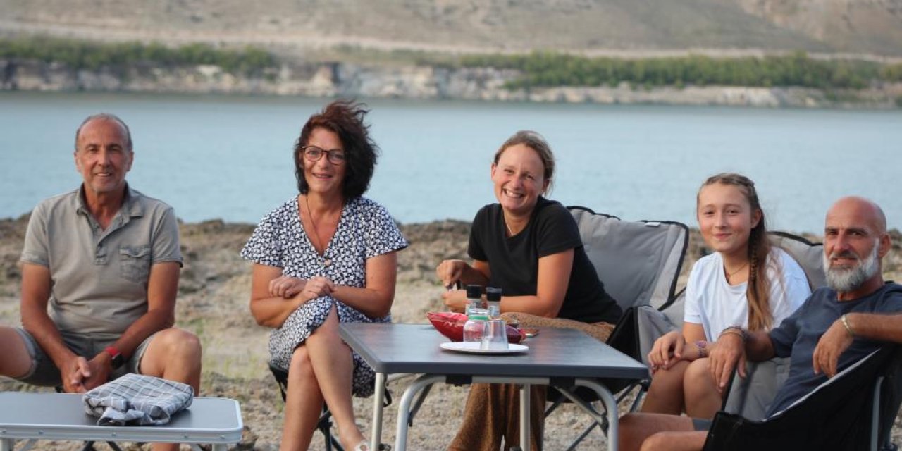 Fransız turistler Konya’nın gözde mekanında kamp yaptı