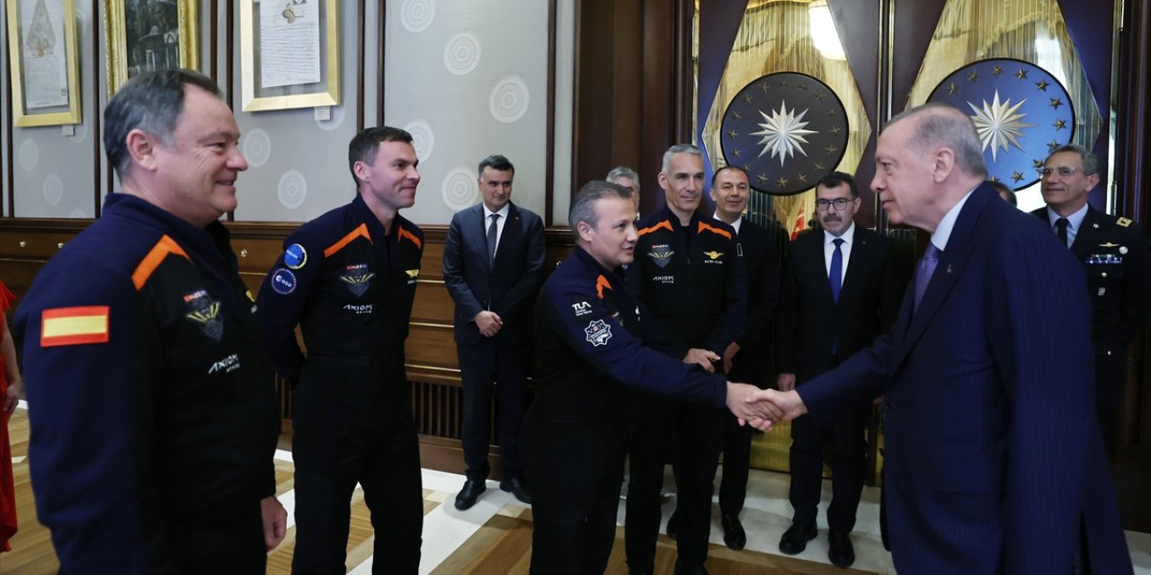 Cumhurbaşkanı Erdoğan Ax-3 mürettebatını kabul etti