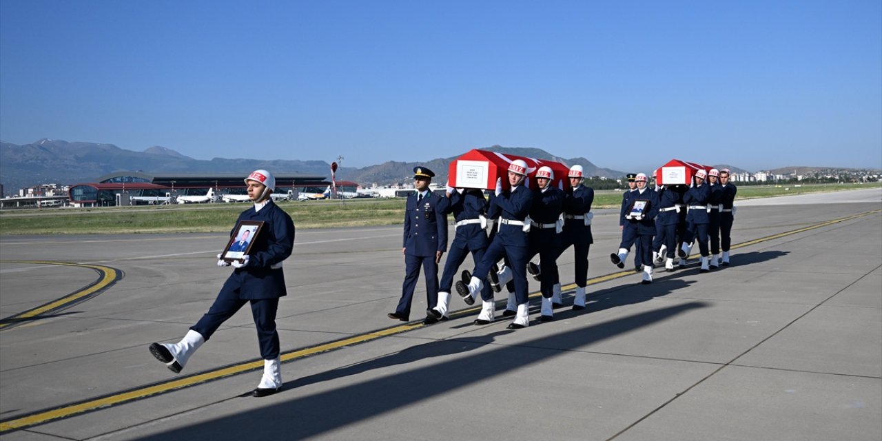 Düşen uçakta şehit olan pilotlar için tören düzenlendi