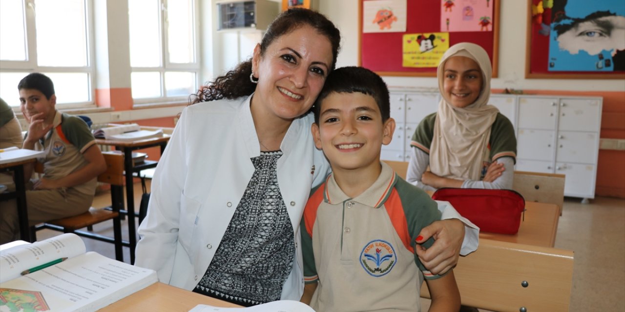 Soluk borusuna sakız kaçtı, imdadına öğretmeni yetişti