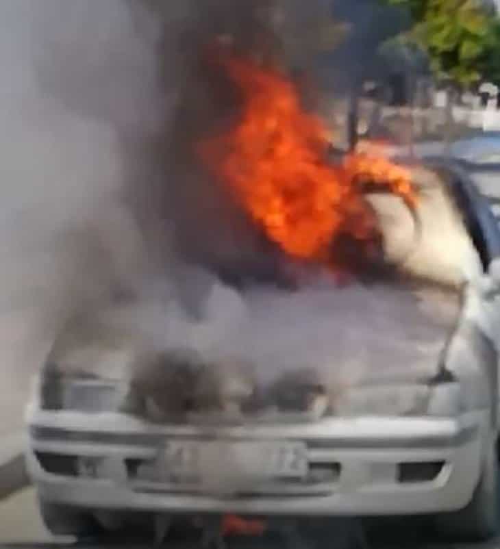 Konya’da seyir halindeki otomobil yandı