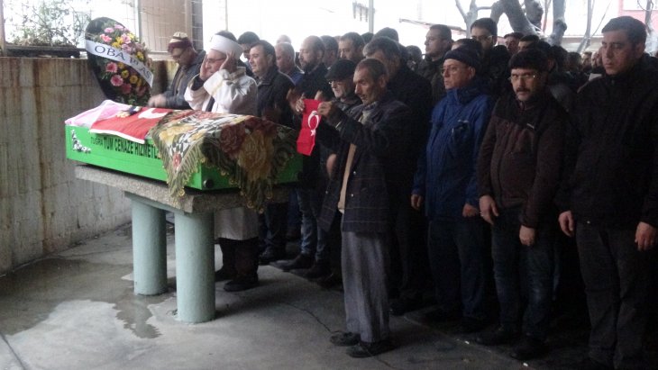 Annesini bıçakladıktan sonra canına kıyan Irmak, toprağa verildi