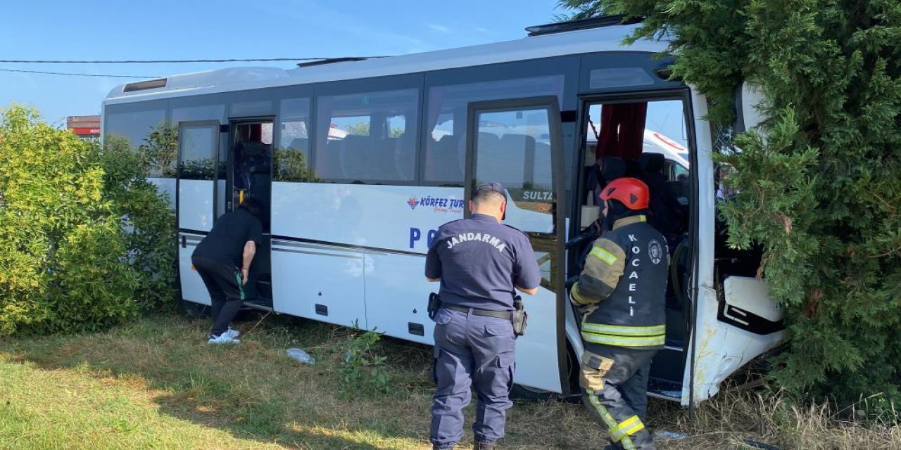 Kamyon ile işçi servisi çarpıştı! Çok sayıda yaralı var