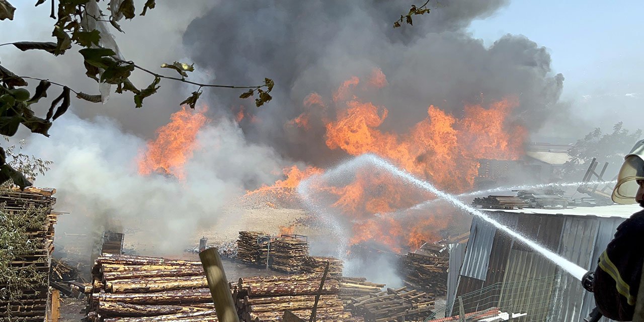Korkutan fabrika yangını!