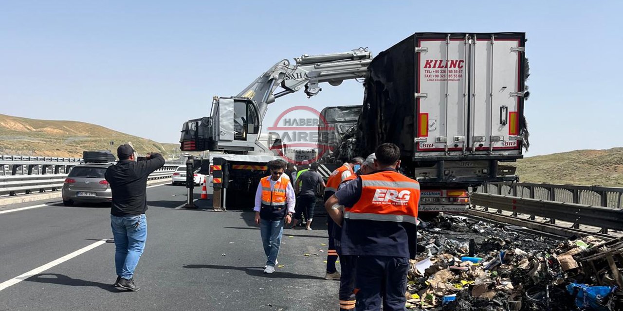 Konya sınırında yanan TIR kül oldu