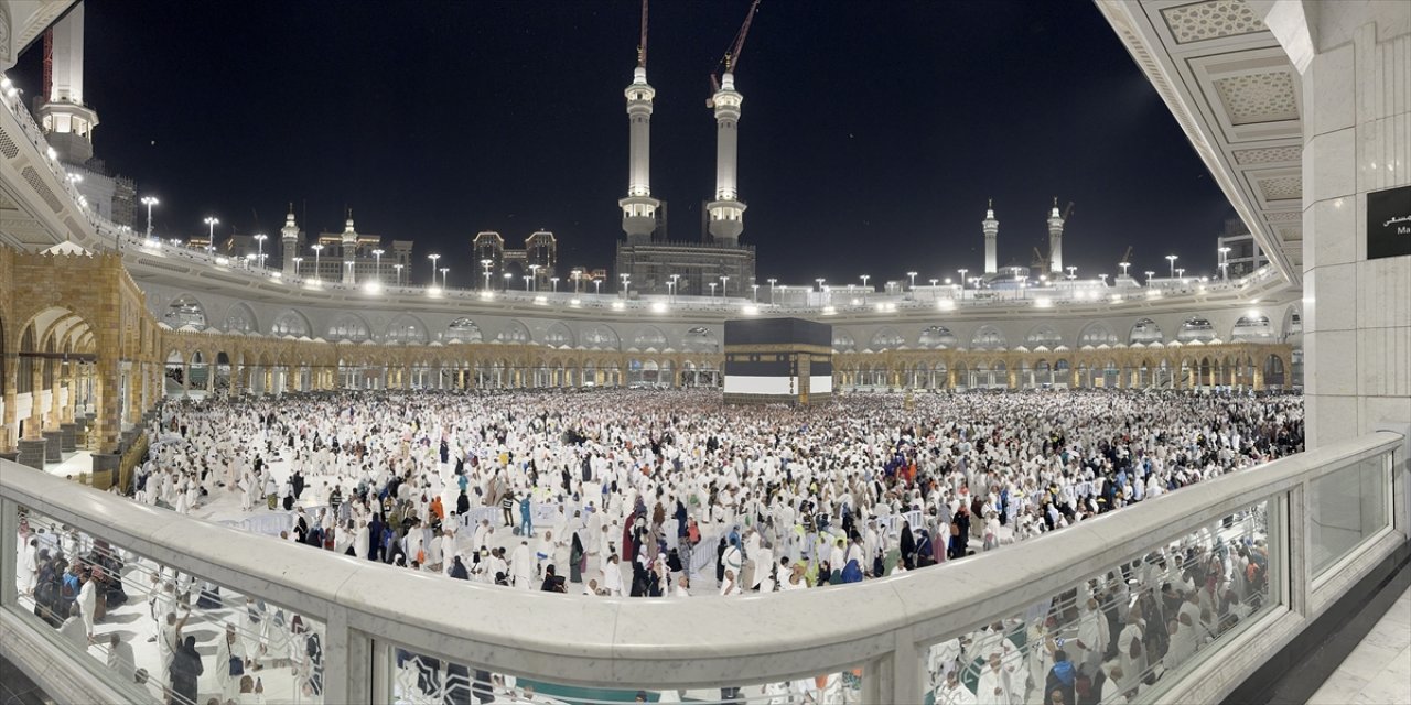 Türk hacı adayları 655 otobüsle Arafat'a taşınacak