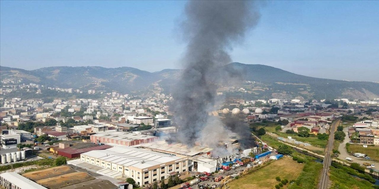 2 fabrikada yangın çıktı, ekipler müdahale ediyor