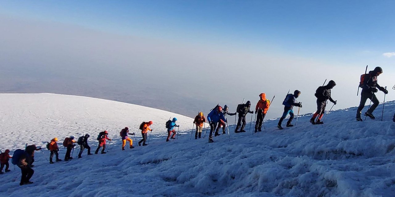 Zirvede ölüm! Ağrı Dağı’nın 4 bin 300 metre yüksekliğindeki cenaze için ekipler seferber oldu