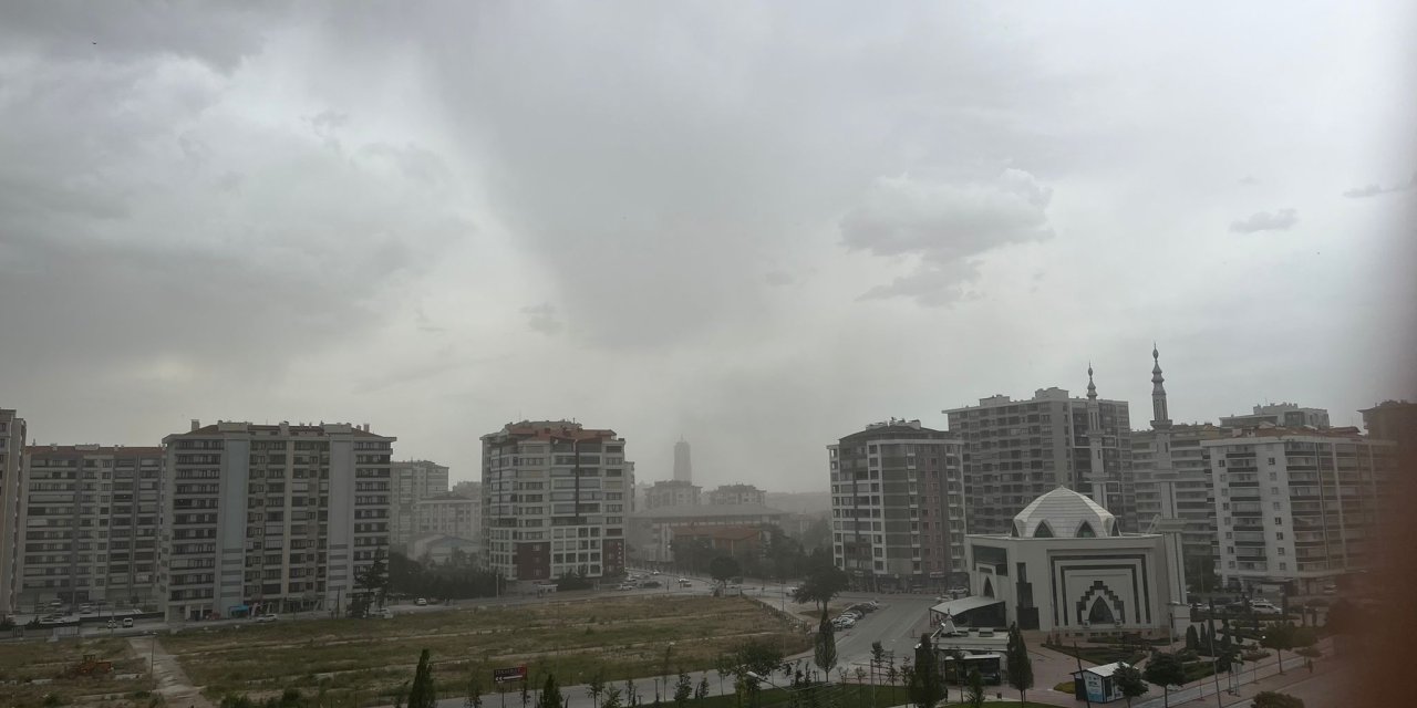 Konya’yı aniden önce fırtına sonra yağmur vurdu