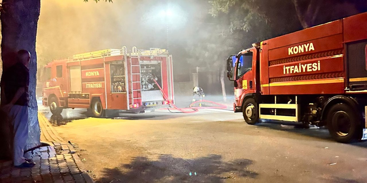 Konya'da park halindeki TIR yandı