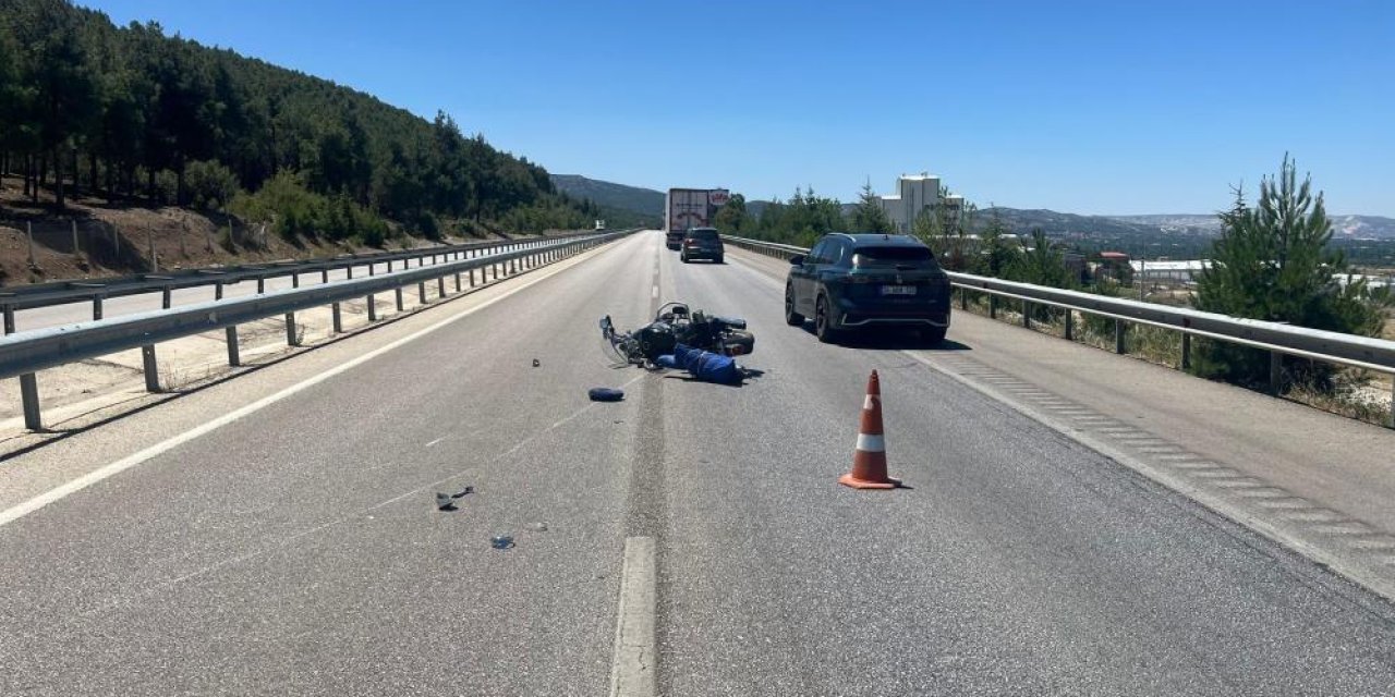 Bariyerlere çarpan motosikletteki bir kişi öldü