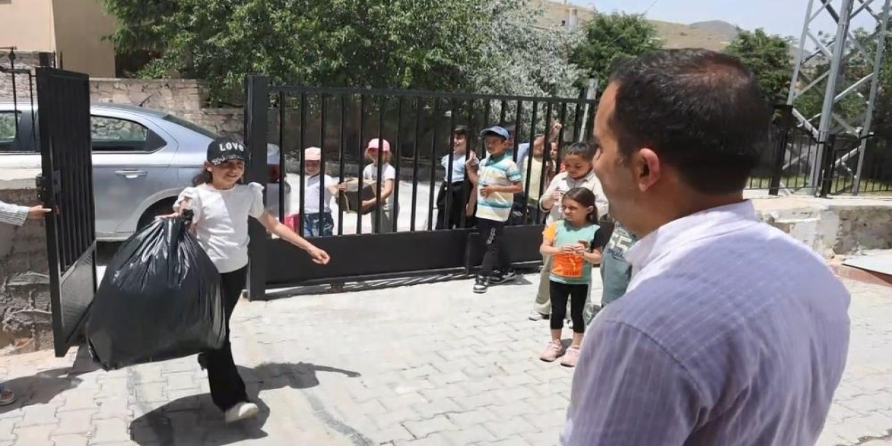 Konya’da minik öğrenciler ailelerine örnek olmak için girdikleri yarışmada birinci oldu