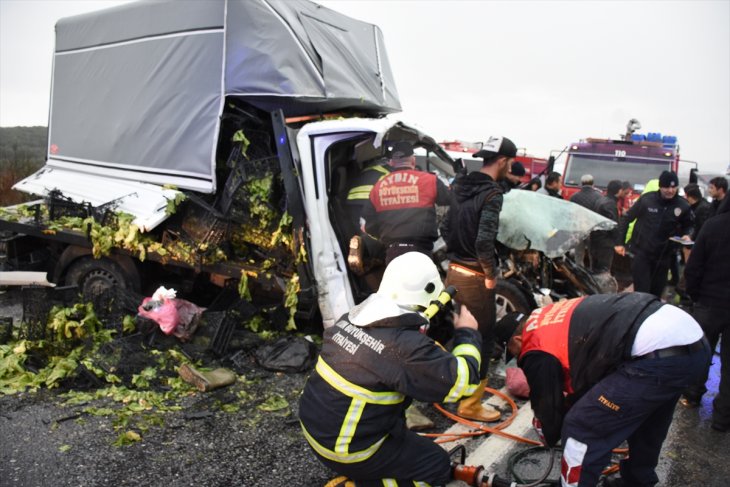 Zincirleme kazada ortalık savaş alanına döndü: 1 ölü, 7 yaralı