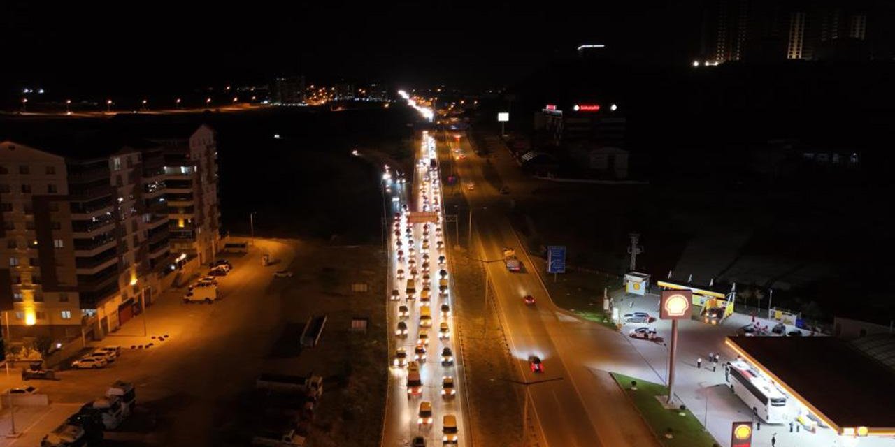43 ilin geçiş güzergahında trafik yoğunluğu