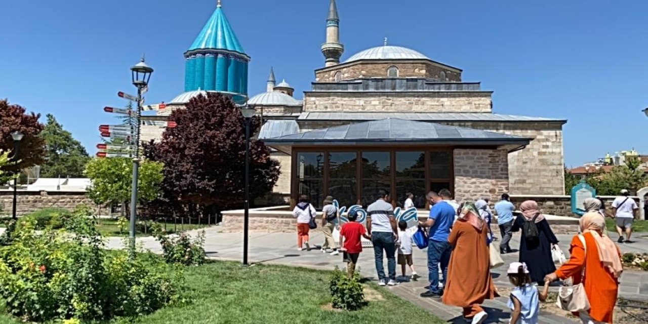 Konya Mevlana Müzesi’ne bayram tatilinde ziyaretçi akını