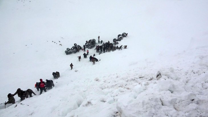 Çığın düştüğü bölgedeki çalışmalara ara verildi