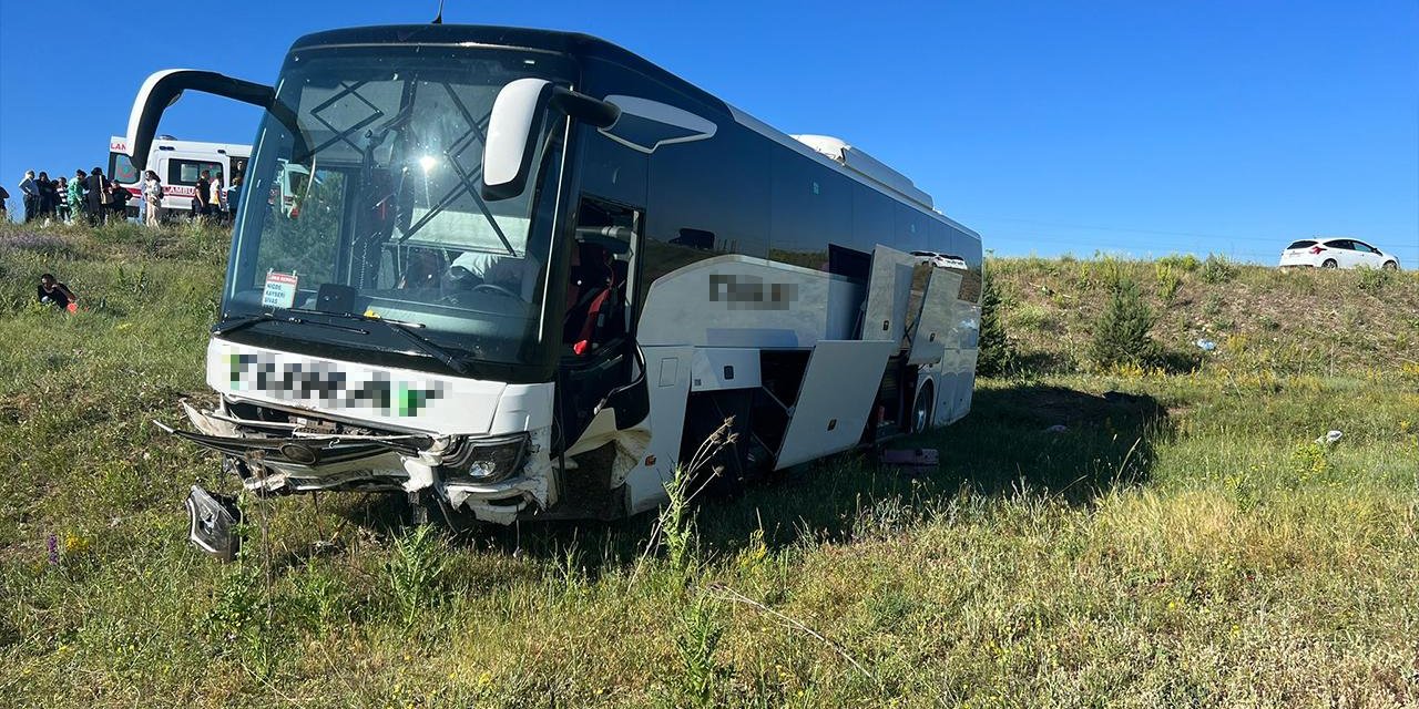 Yolcu otobüsü şarampole indi! Yaralılar var