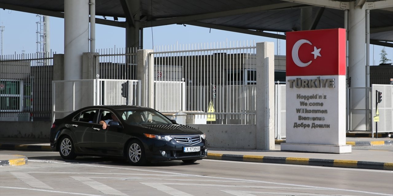 3 haftada 400 bin gurbetçi Türkiye’ye giriş yaptı