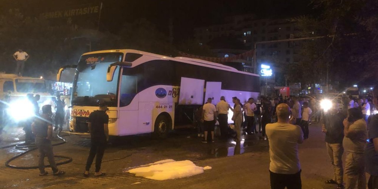 Yolcu otobüsü yandı, 44 yolcu ölümden döndü