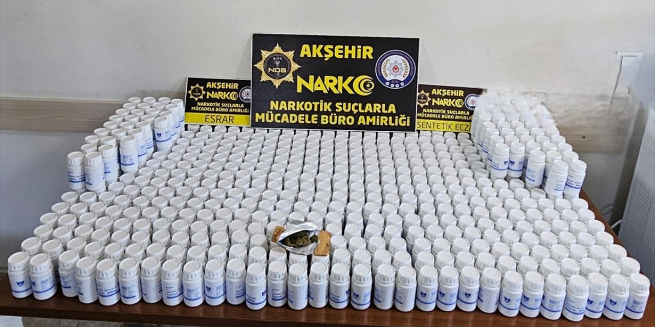 Konya’da durdurulan otomobilden binlerce uyuşturucu hap çıktı
