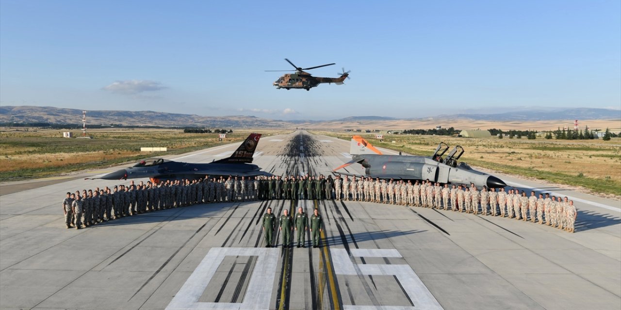 Genelkurmay Başkanı Metin Gürak F-4 ile uçuş yaptı