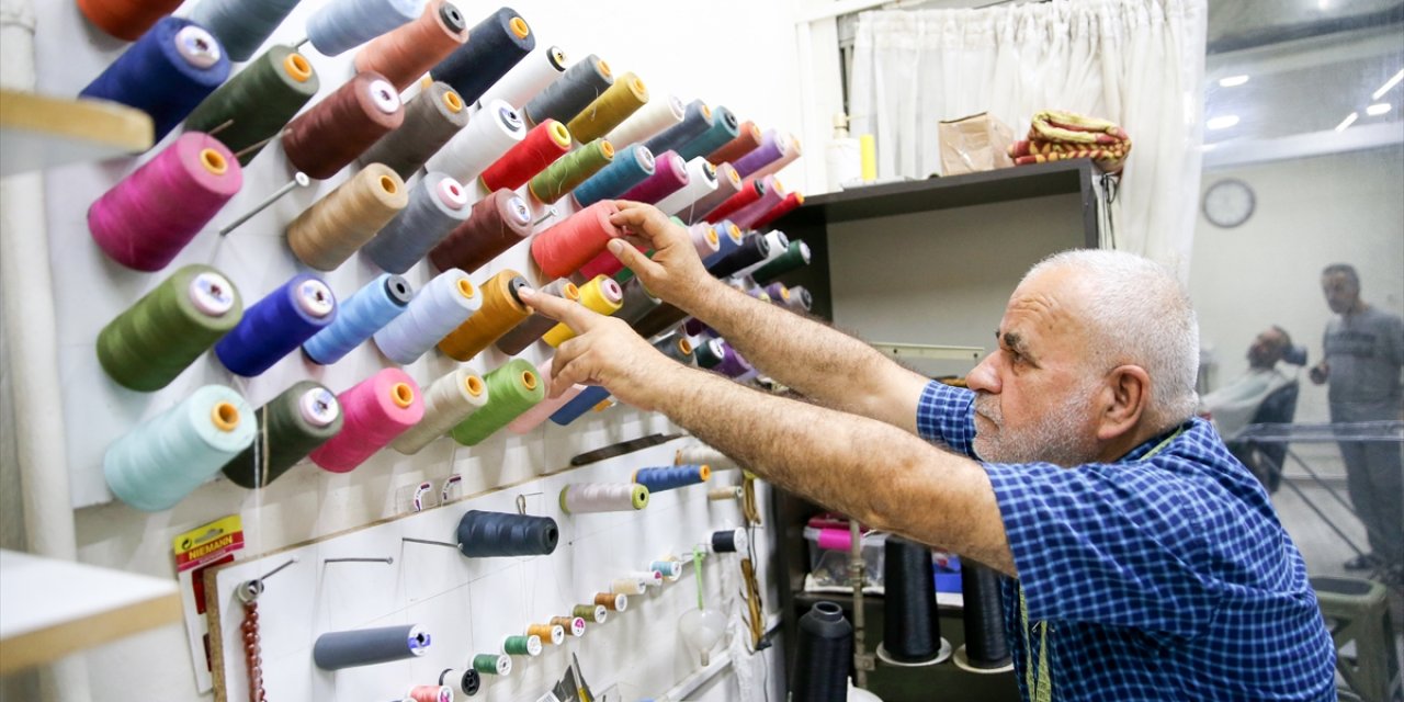 Konyalı terzi yaptığıyla gönülleri fethediyor