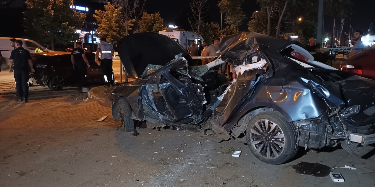 Yarış yaptığı iddia edilen otomobiller çarpıştı: 1 ölü, 2 yaralı