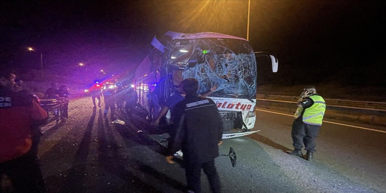 İki yolcu otobüsü çarpıştı: 15 yaralı