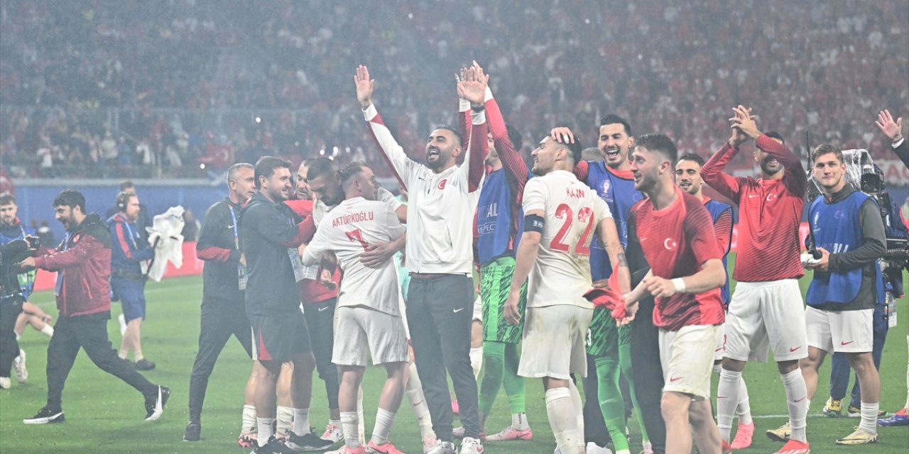 Cumhurbaşkanı Erdoğan A Milli Futbol Takımı tebrik etti
