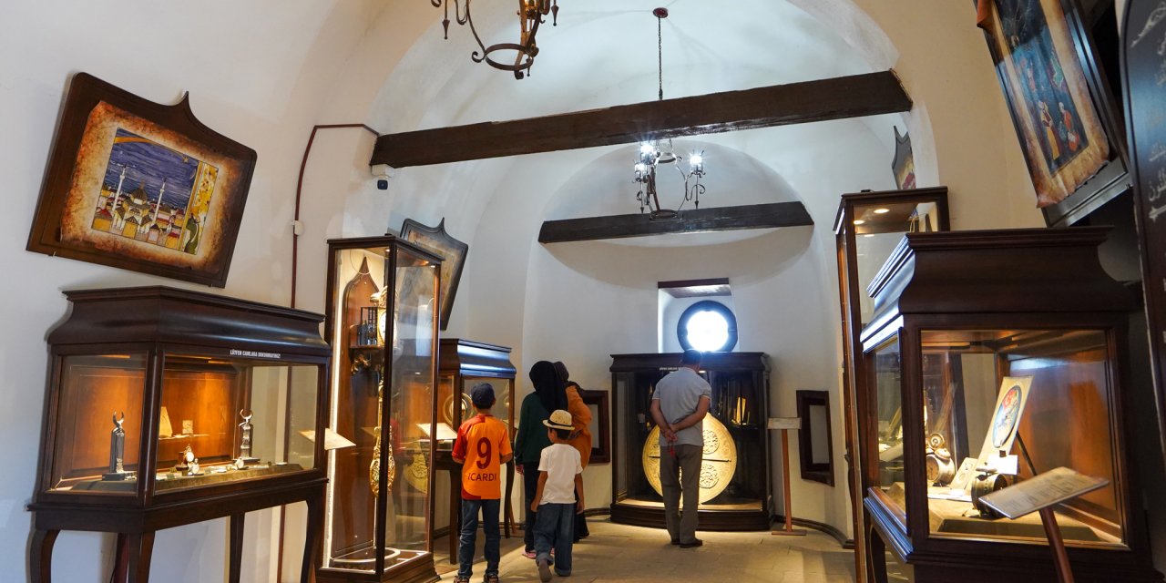 Konya’daki bu müzede 170 yaşında saat, 200 yaşında takvim var