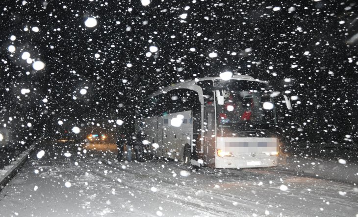 Aksaray’da etkisini artıran kar yağışı tipiye dönüştü, ulaşım aksadı