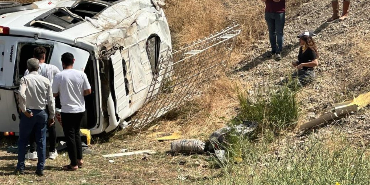 20 kişinin yaralandığı trafik kazası kamerada