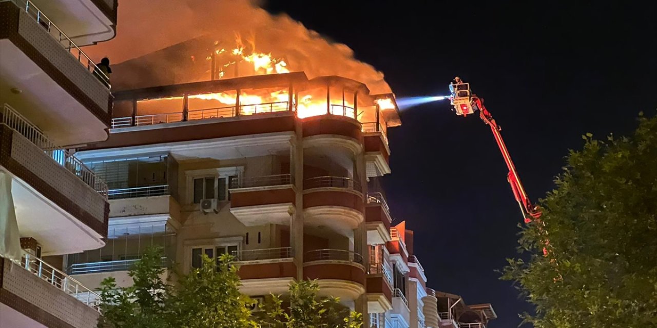 Şehirdeki ekipler seferber oldu: 8 katlı binada yangın paniği