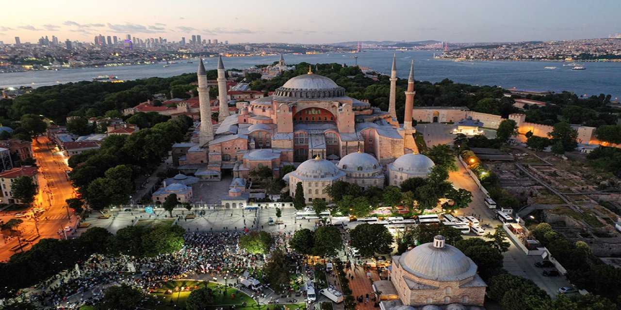 Ayasofya Camii'nin ibadete açılmasının üzerinden 4 yıl geçti