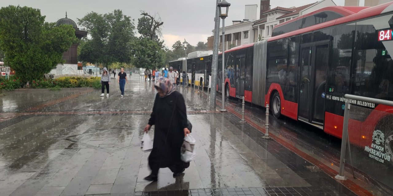 Konya’nın merkezine beklenen yağış düştü