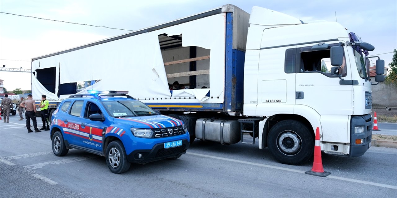 Yakalanmamak için brandayı kesip yola atladılar