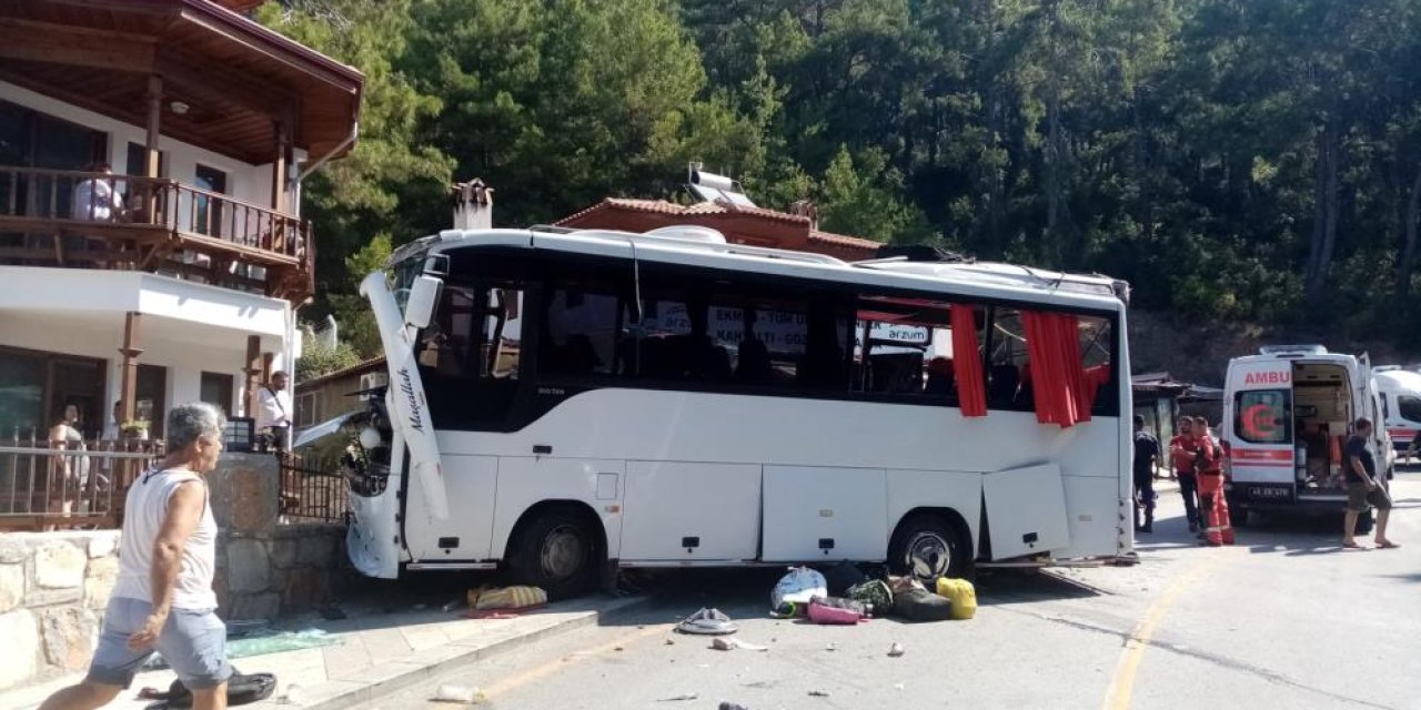 Tur otobüsünün freni boşaldı! 1 ölü, 32 yaralı var