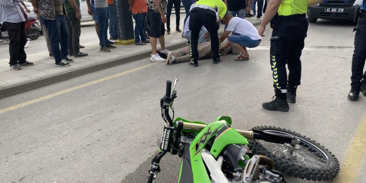 Konya’nın gurbetçi ilçesinde motosiklet yayalara daldı