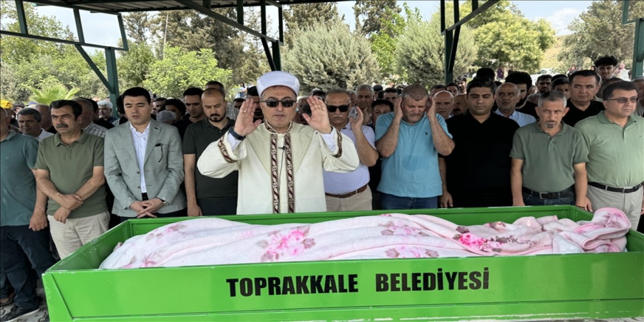 İzmir'de elektrik akımına kapılıp ölen 2 kişiye acı veda