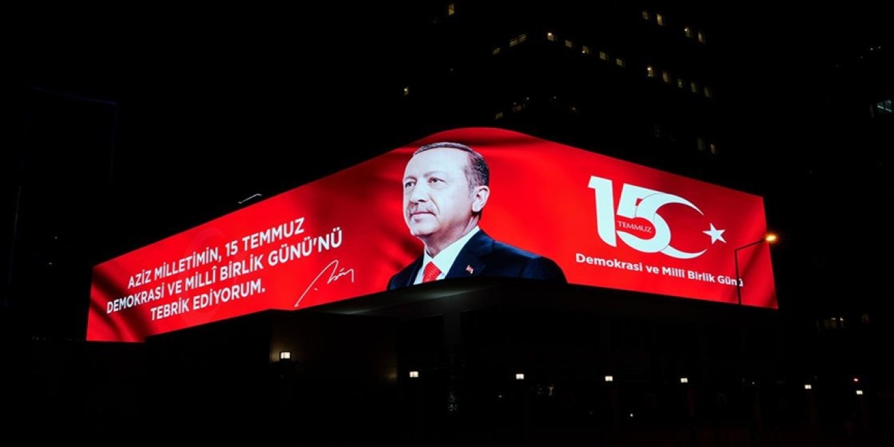 Cumhurbaşkanı Erdoğan'ın 15 Temmuz mesajı dijital gösterim ekranında