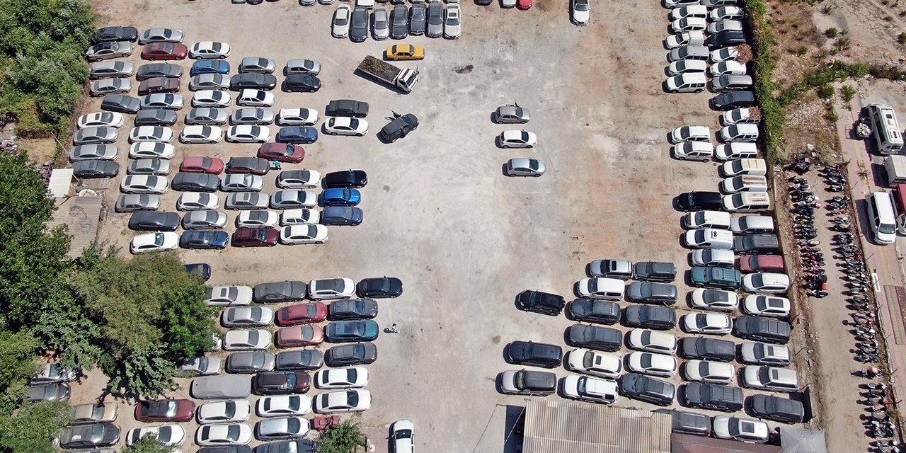 Milyonluk araçlar Yediemin otoparklarında çürüyor! 33 milyon liralık araç var