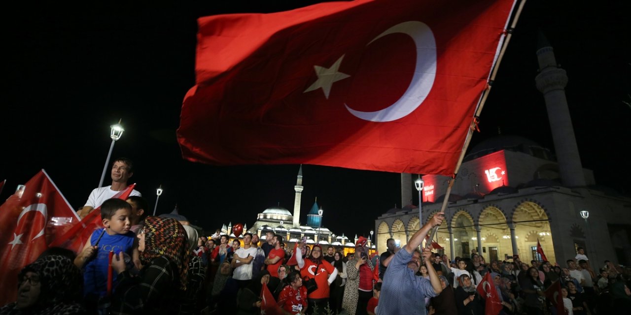 Konya’daki camilerde saat 00.13’de sela okundu